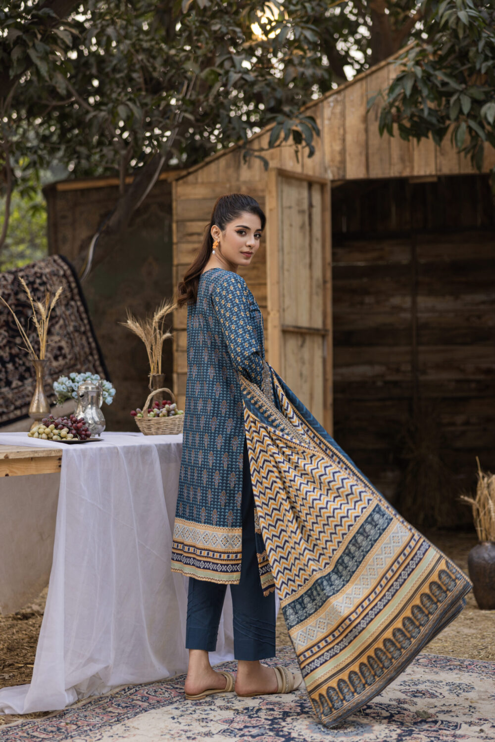 EMB Lawn 3PC Taana Baana D#5028 - Image 2